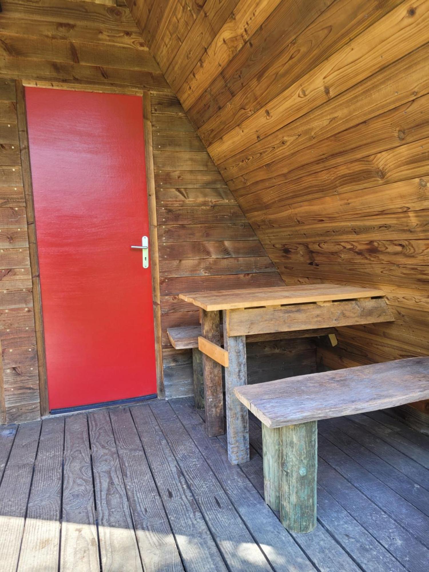 Camping Les Hirondelles Bourg-Sainte-Marie Bagian luar foto