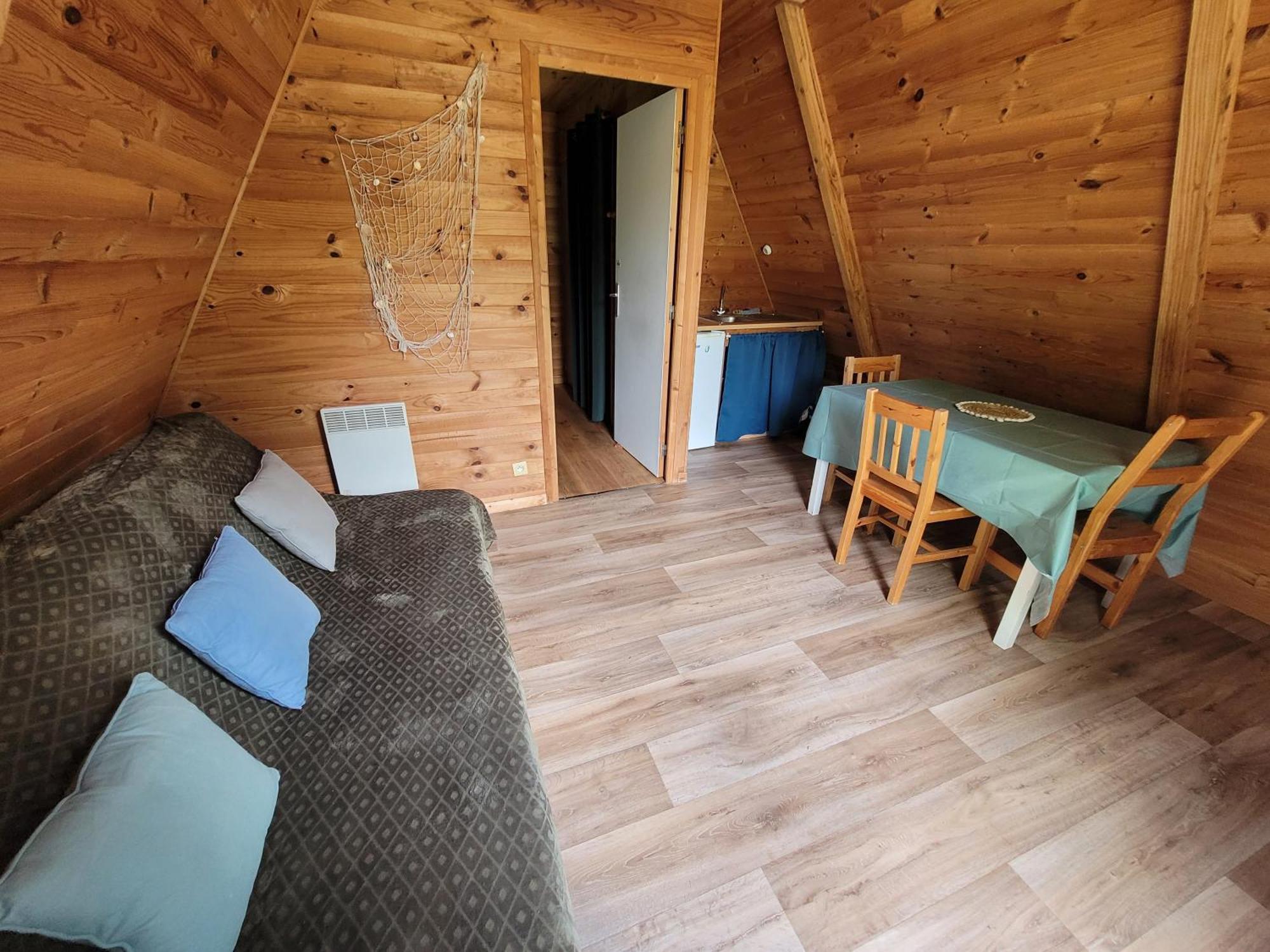 Camping Les Hirondelles Bourg-Sainte-Marie Bagian luar foto