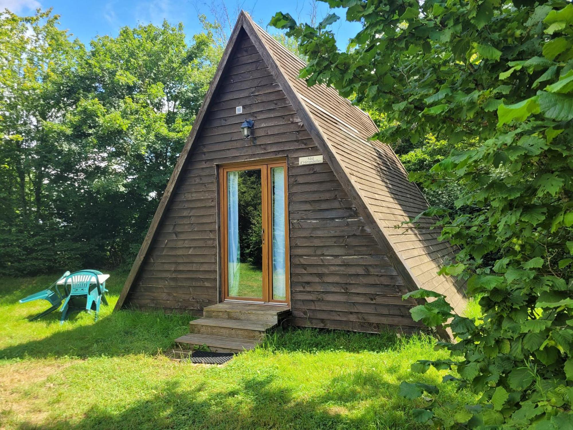 Camping Les Hirondelles Bourg-Sainte-Marie Bagian luar foto