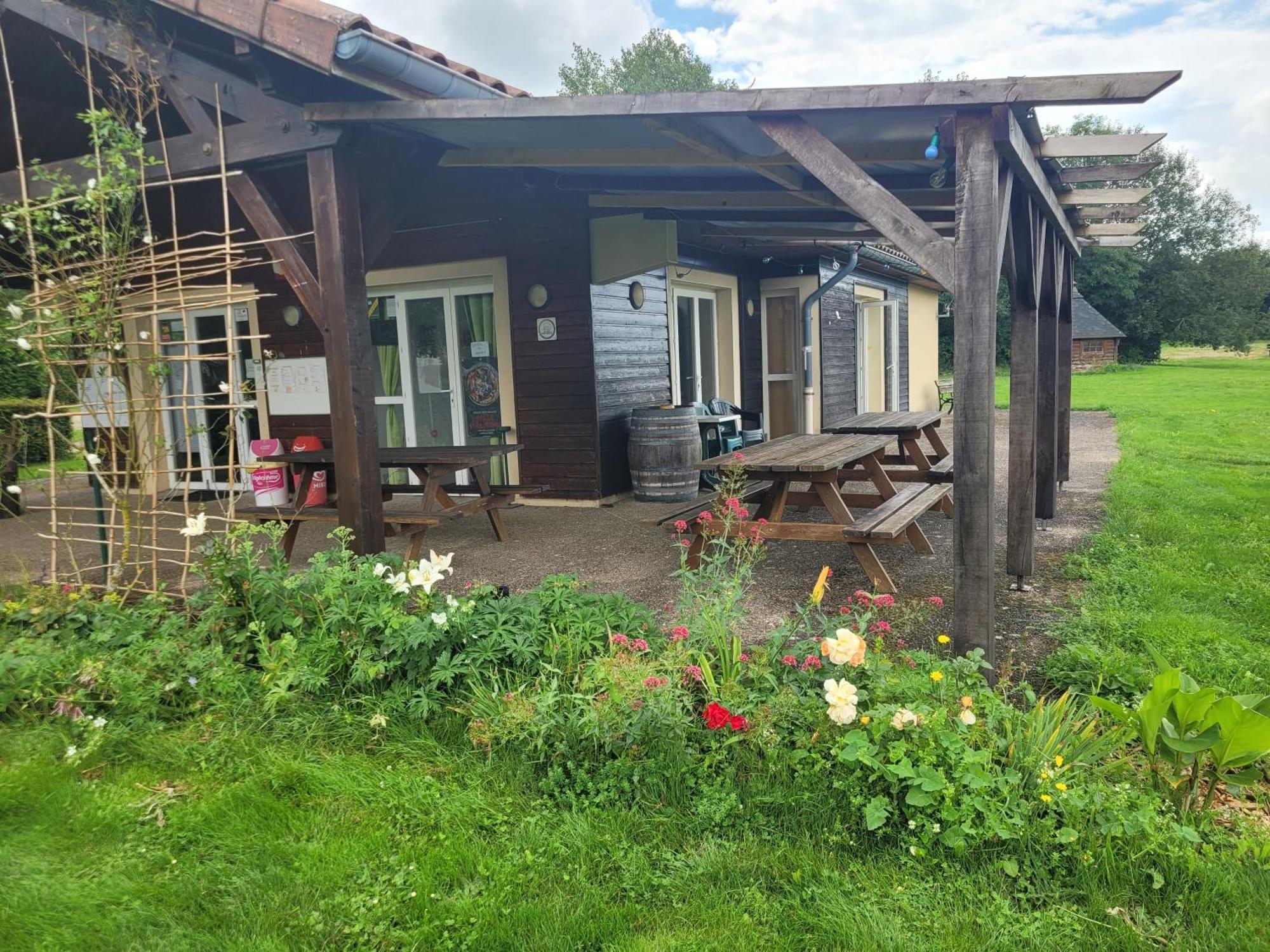 Camping Les Hirondelles Bourg-Sainte-Marie Bagian luar foto